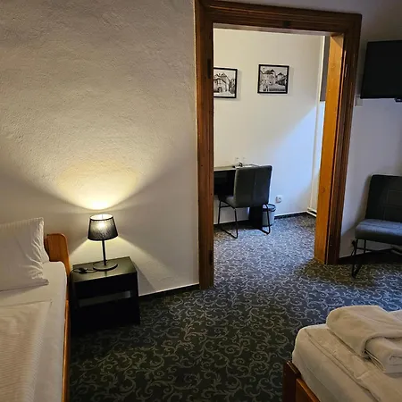 Bílá Paní 3*
