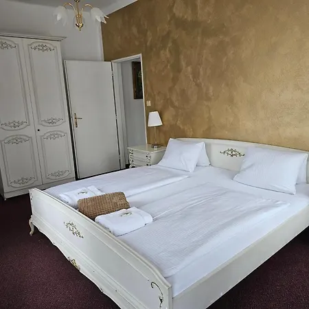 Hotel Bílá Paní Jindřichův Hradec